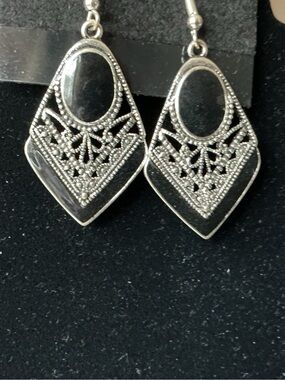 Vintage-Inspired Black and Silver tone Filigree Drop Earrings